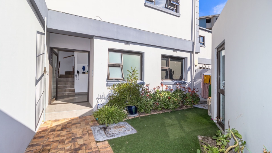 To Let 3 Bedroom Property for Rent in Waves Edge Western Cape